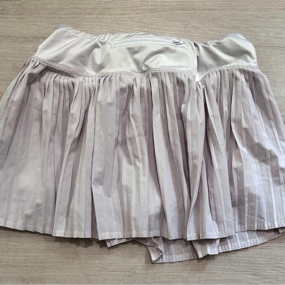 Halara Tennis Skirt With Shorts Attached - Picture 2 of 2